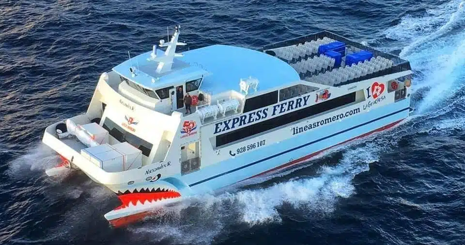 Graciosa Bus + Ferry